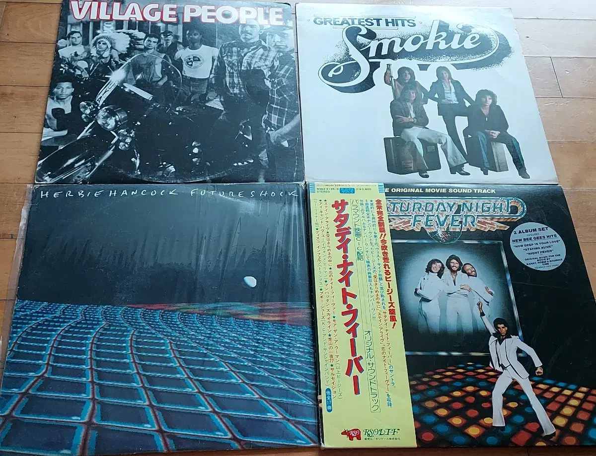 VILLAGE PEOPLE & SMOKIE/ LP음반 4장 입니다.